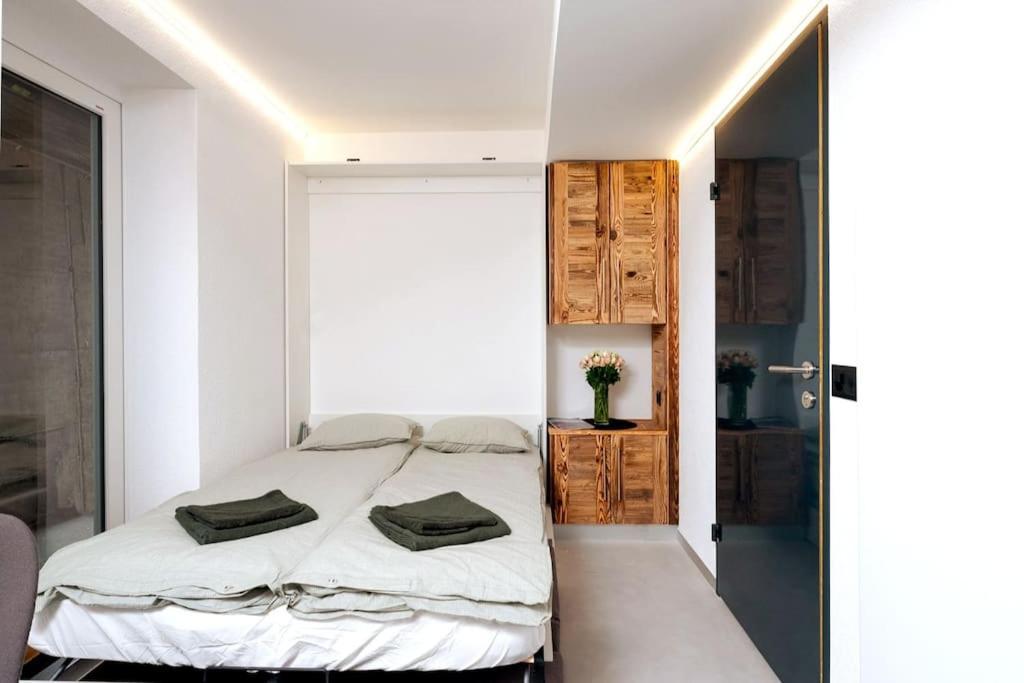 Small But Wow! Studio With Pool @ The Central Lake كرانز مونتانا المظهر الخارجي الصورة